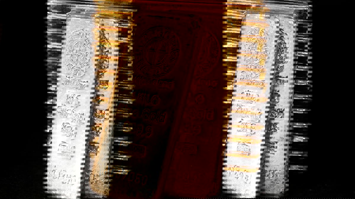 ارتفاع الدولار يطفئ بريق الذهب