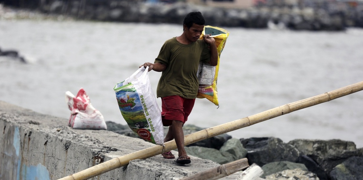 الفلبين.. مصرع 33 شخصًا وفقدان 23 جرّاء عاصفة استوائية