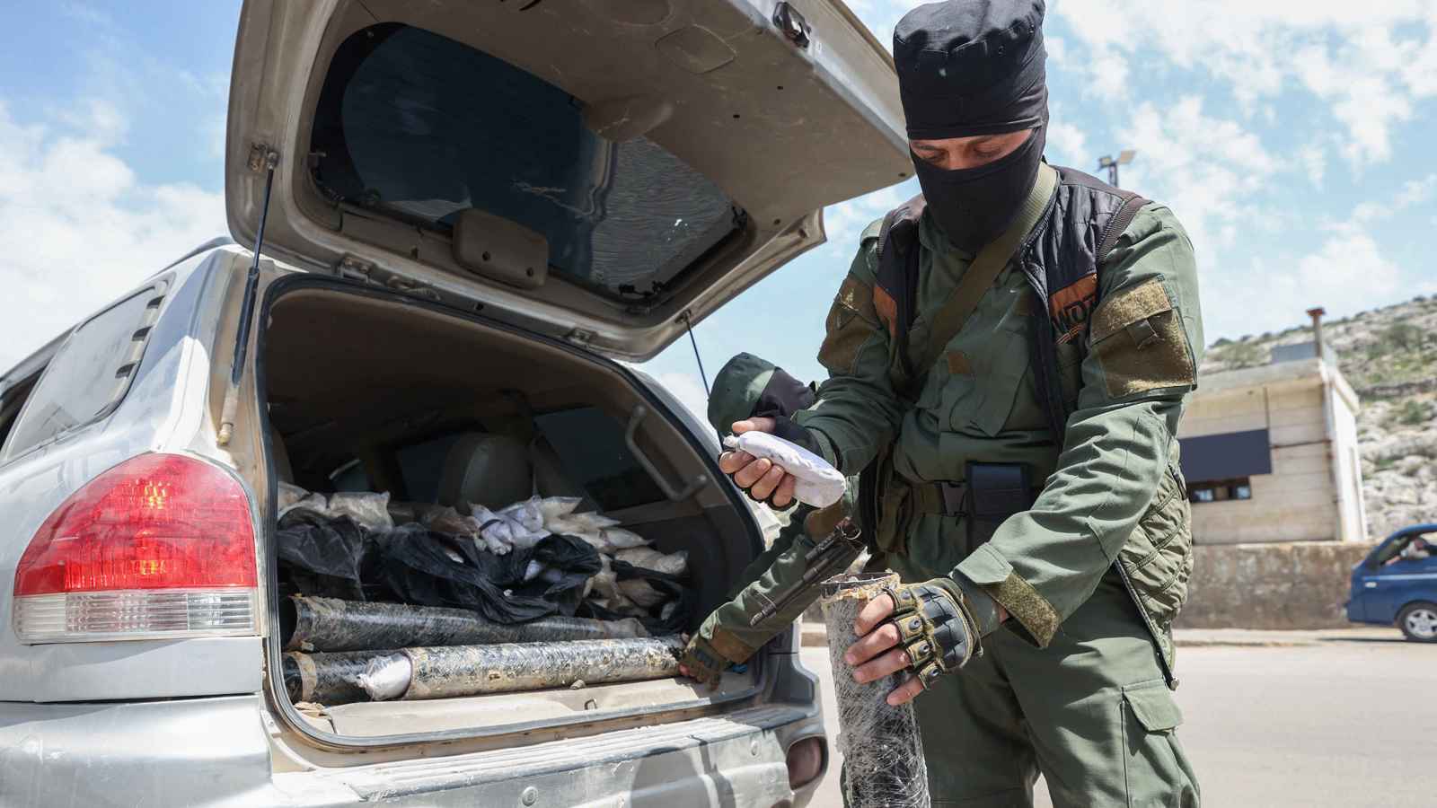 خاص- كيف وظف الأسد مطار المزة لإدارة تجارة المخدرات عبر الأردن؟