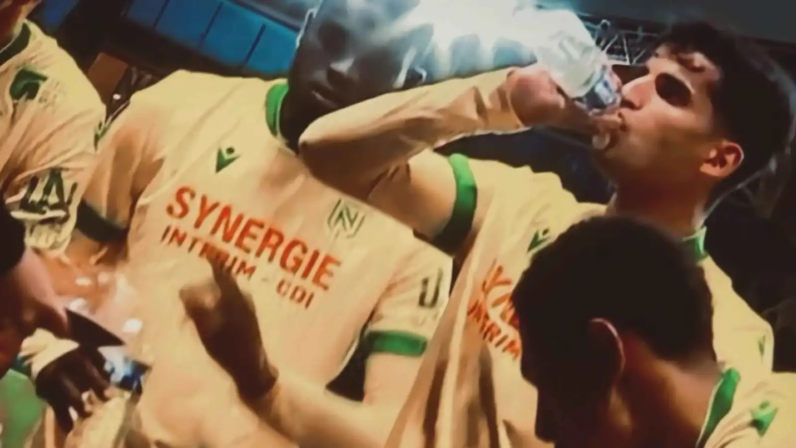 لحظة إفطار الليبي علي يوسف في مباراة نانت ولوهافر (فيديو)