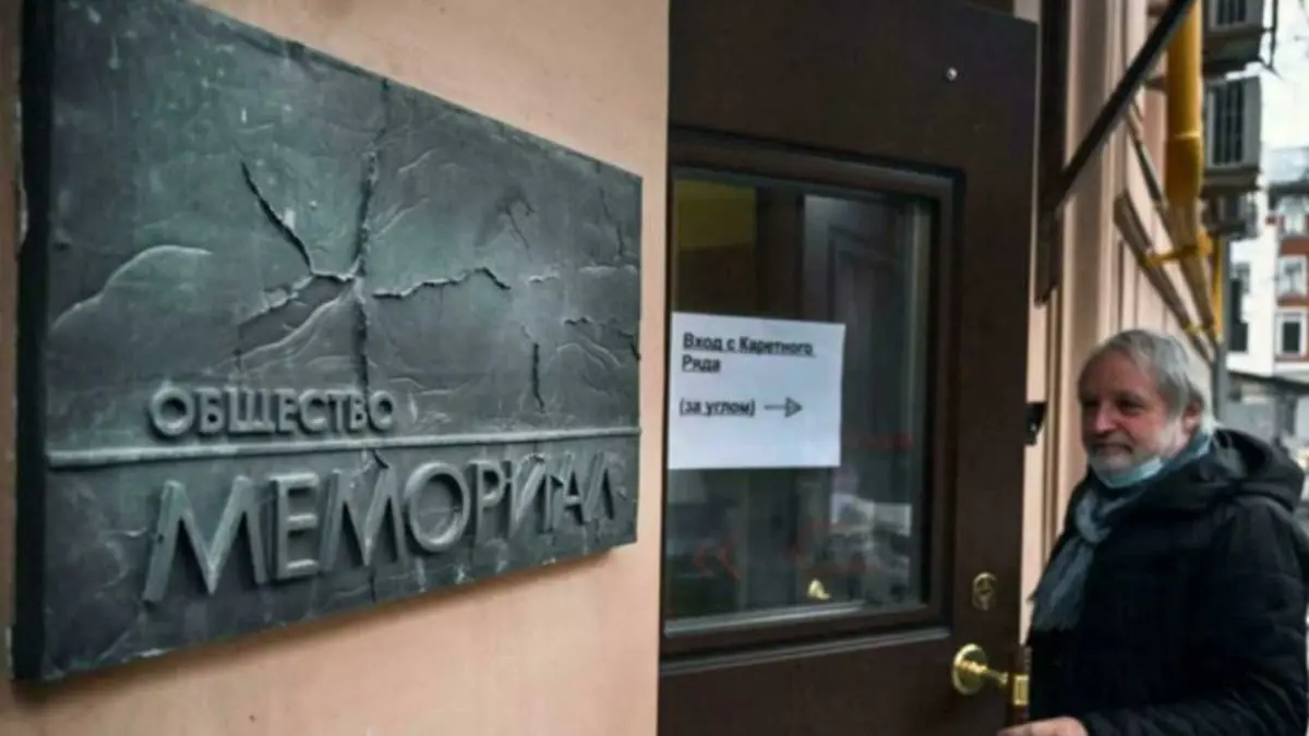 محكمة في موسكو تأمر بحل المركز الحقوقي التابع لـ"ميموريال"