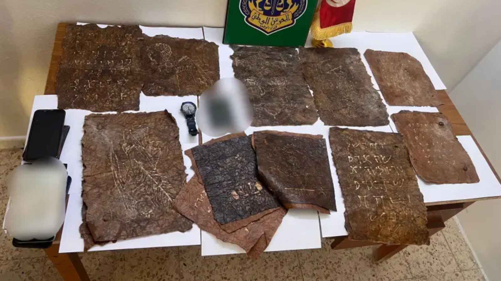 تونس.. إحباط تهريب 5 مخطوطات أثرية (صور)‎