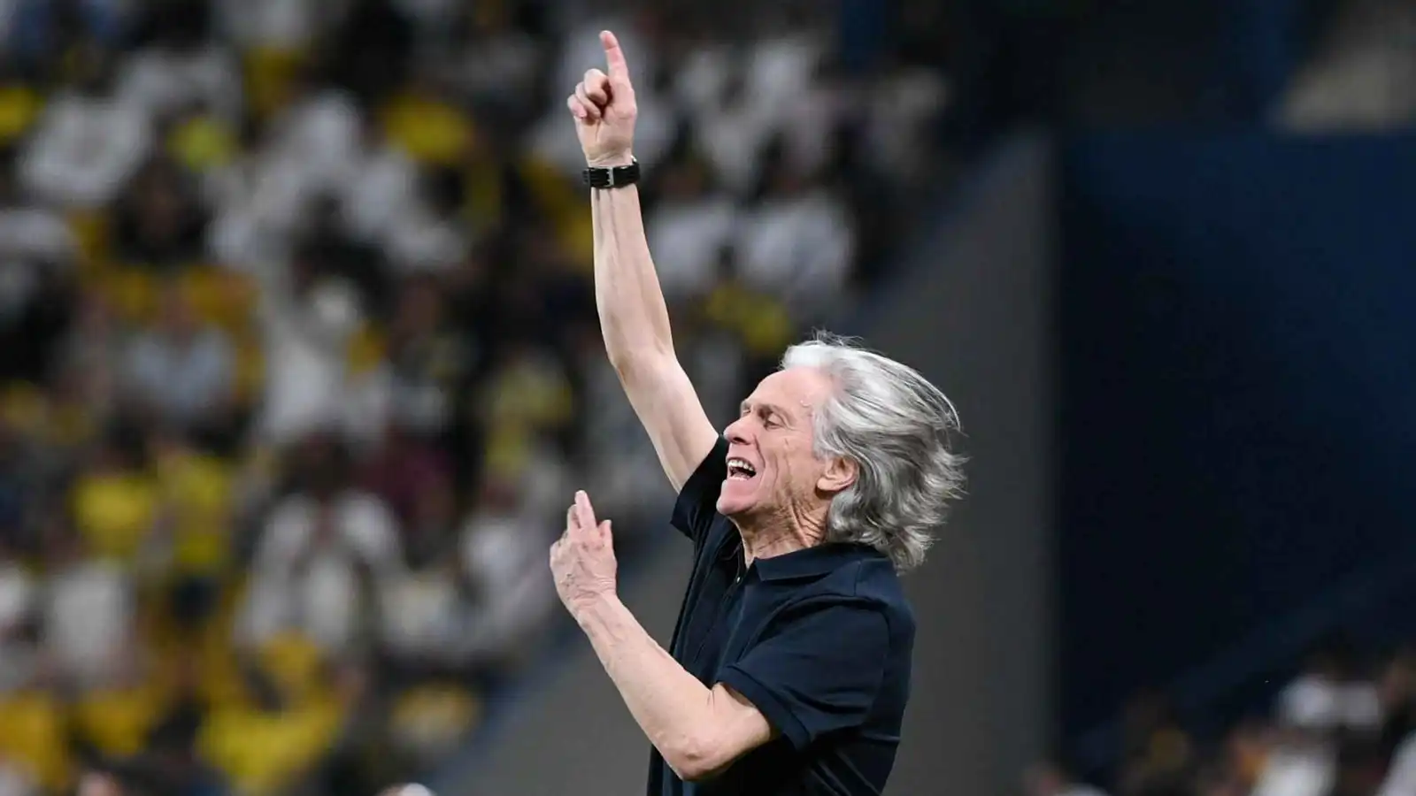 مشادة كلامية بين نجم النصر السعودي والمدرب جيسوس (فيديو)