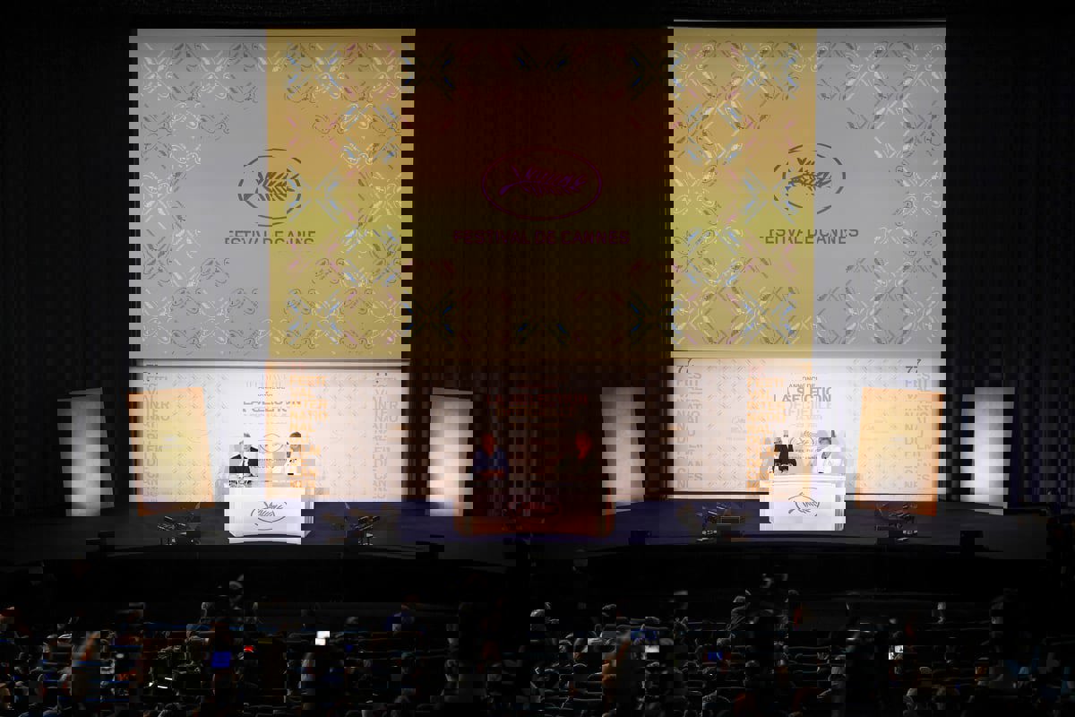 فيلم "ليمونوف.. أغنية إيدي" سيرة فضائحية لمعارض روسي