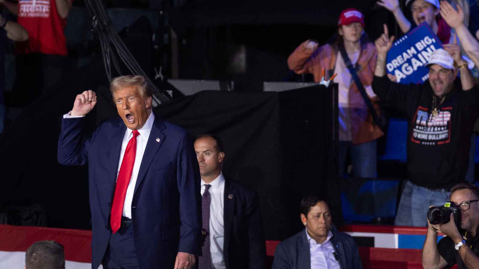 مقر ترامب.. فلوريدا تخطف أجواء التصويت من الولايات المتأرجحة