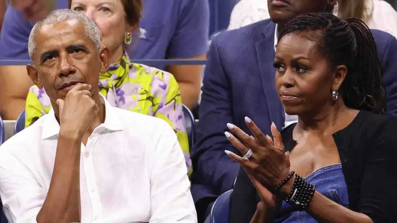 ميشيل أوباما: هذه العادة لدى باراك تدفعني لـ"صفعه على رأسه"