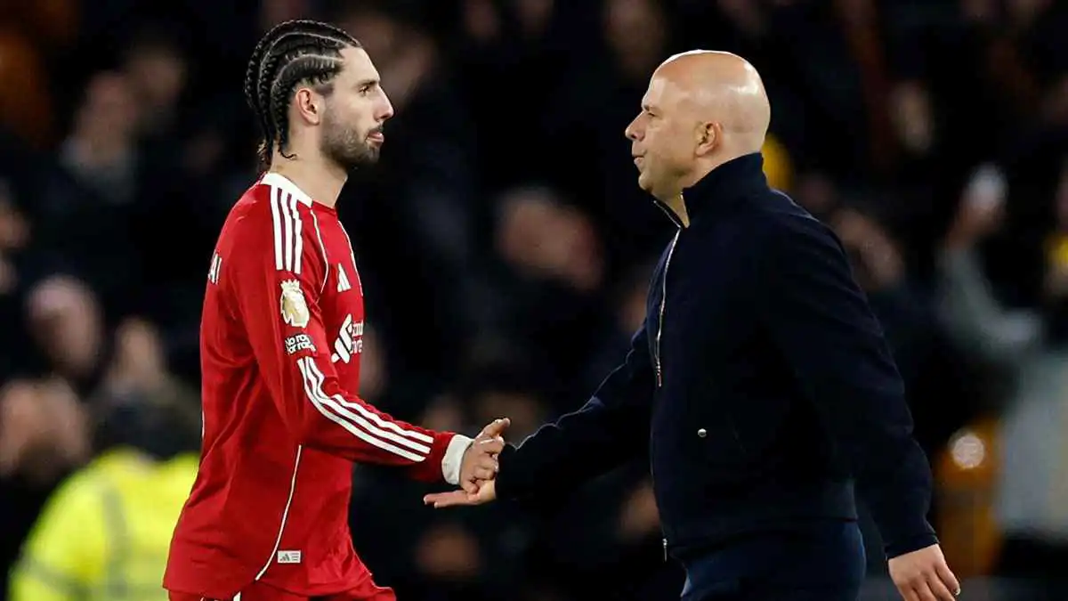 مفاجأة.. سلوت يجرب سوبوسلاي في مركز غريب