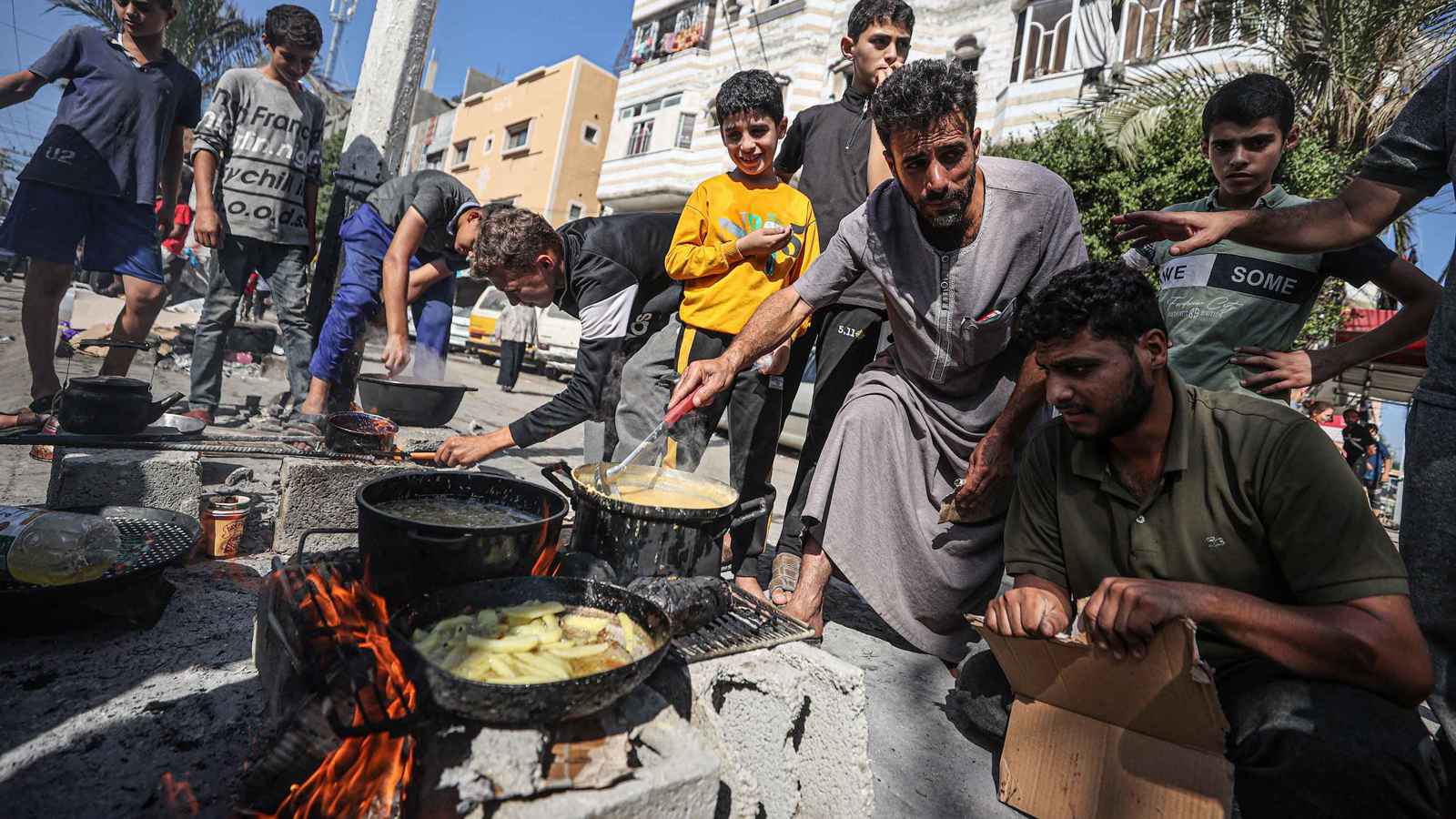 نفاد غاز الطهي يزيد أزمات الغزيين في رمضان