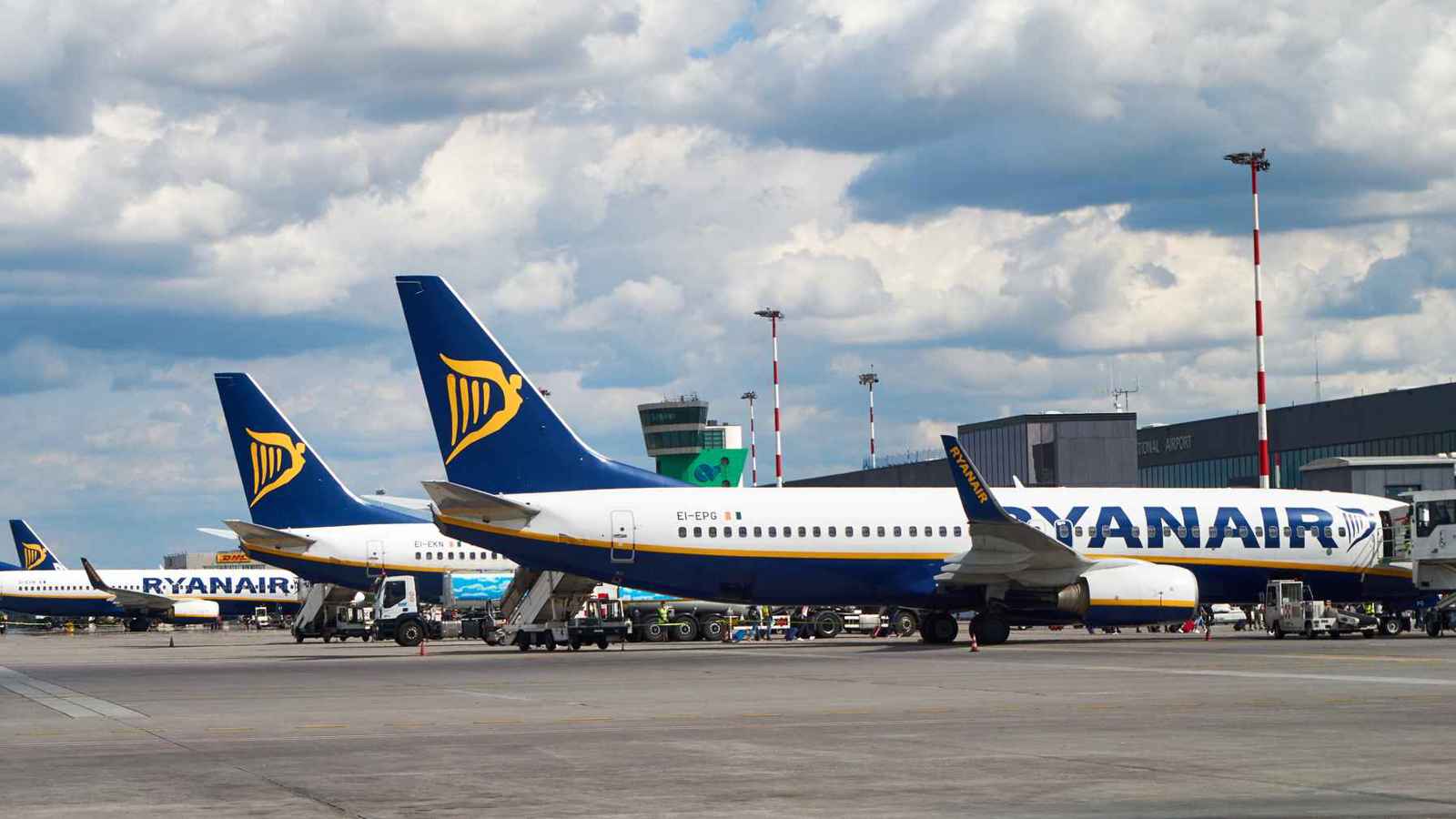 ابتلعه محرك الطائرة عند الإقلاع.. وفاة مروعة لرجل في مطار إيطالي