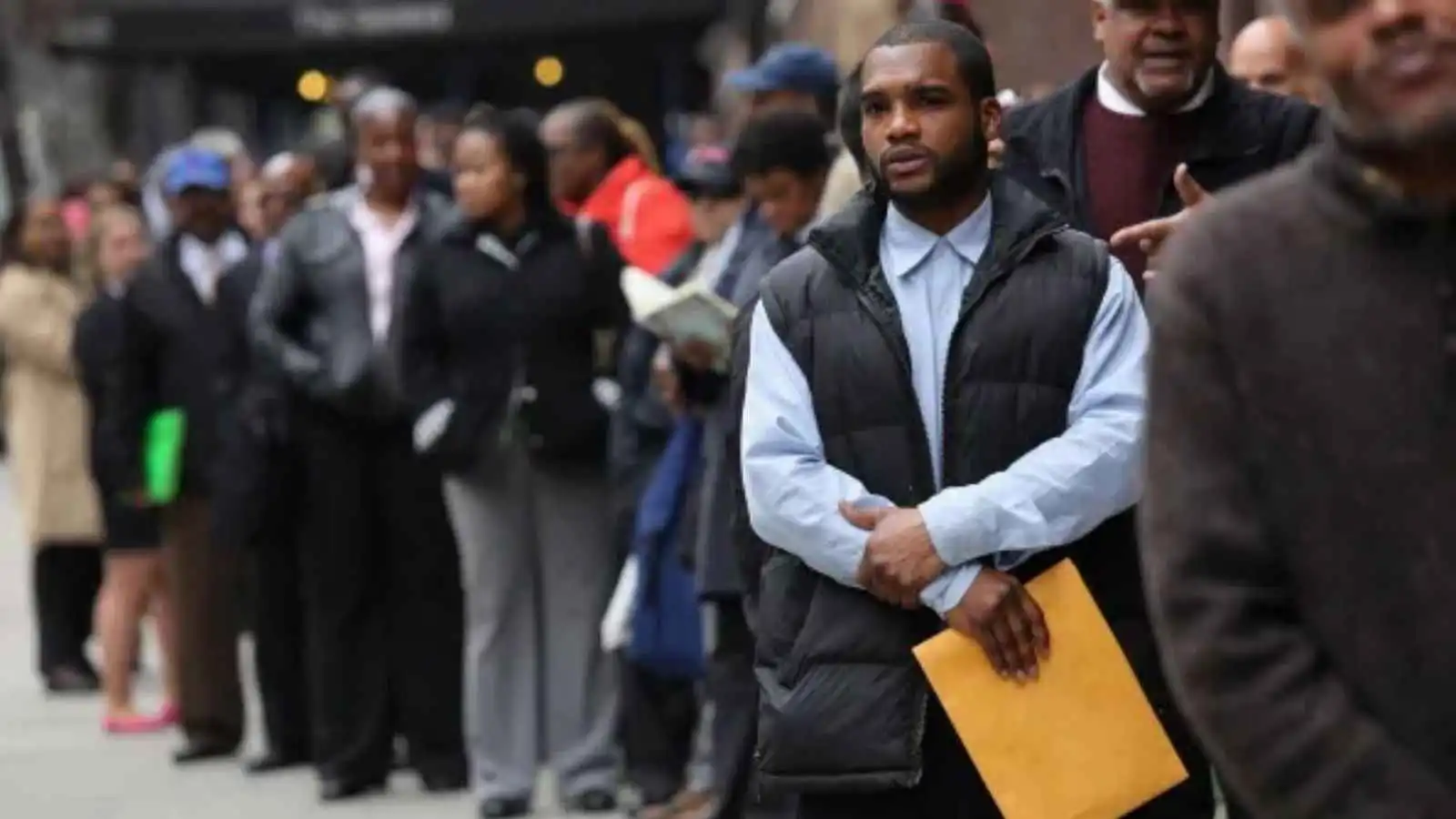 أكسيوس: ظروف سوق العمل للأمريكيين السود تتدهور بوتيرة متسارعة