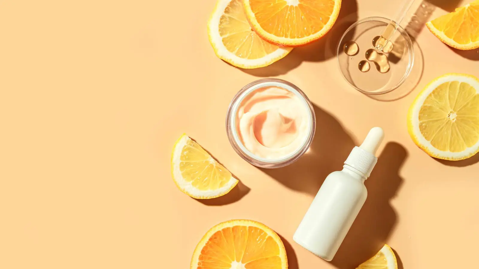 فيتامين C يجدد البشرة ويبطئ علامات الشيخوخة