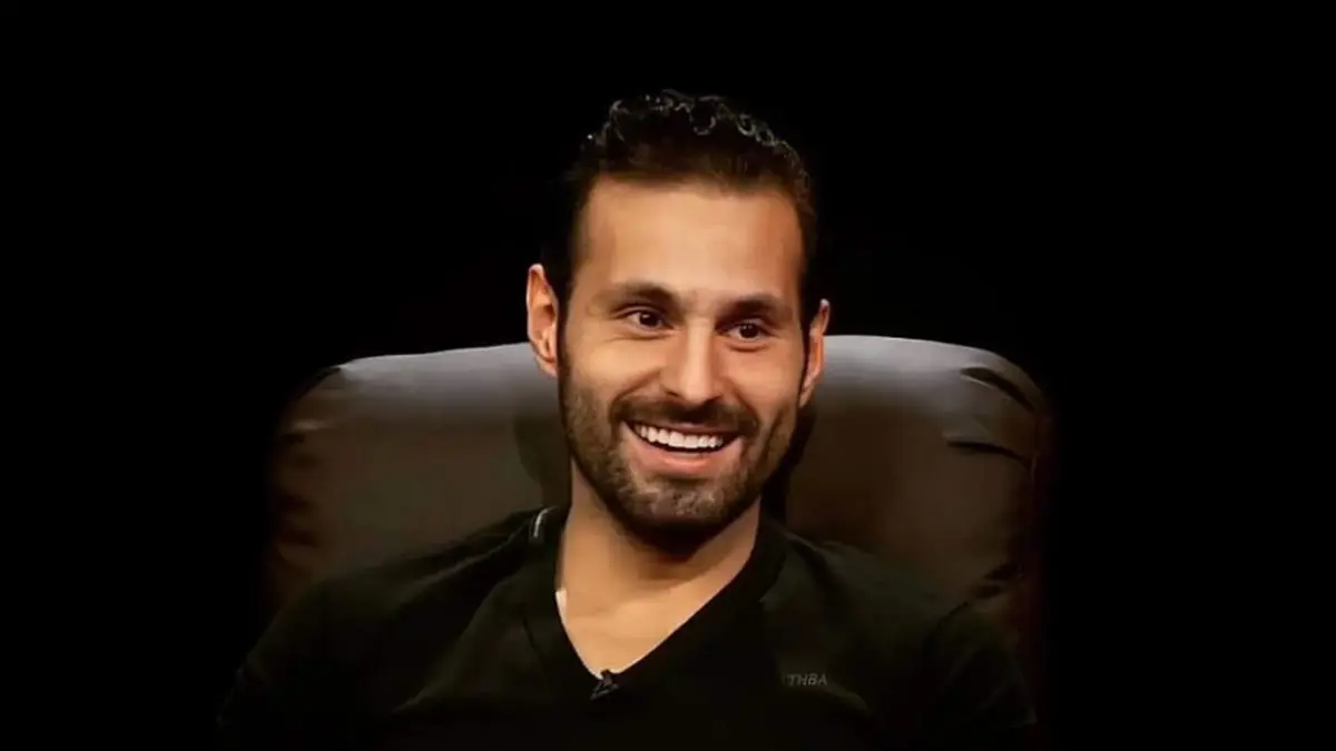 بعد الإفراج عنه بعفو أميري.. ما حقيقة إعادة الفنان الكويتي علي كاكولي إلى السجن ؟