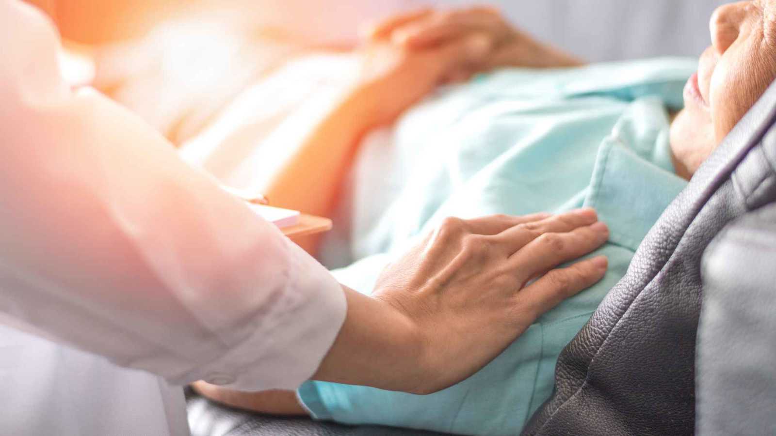 فضحية بمستشفى أمريكي.. مريض يصرخ ألمًا لـ90 دقيقة دون مجيب