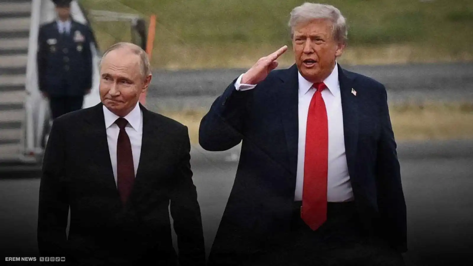 "خطوة حامل المسدس"..لماذا يسير بوتين ب"يد ثابتة" خلال لقائه ترامب؟