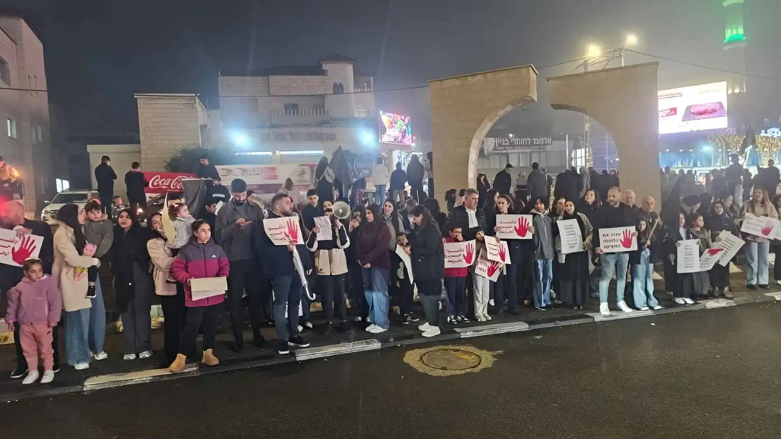 "الرايات السوداء".. فلسطينيو 48 ينقلون غضبهم إلى تل أبيب (فيديو)