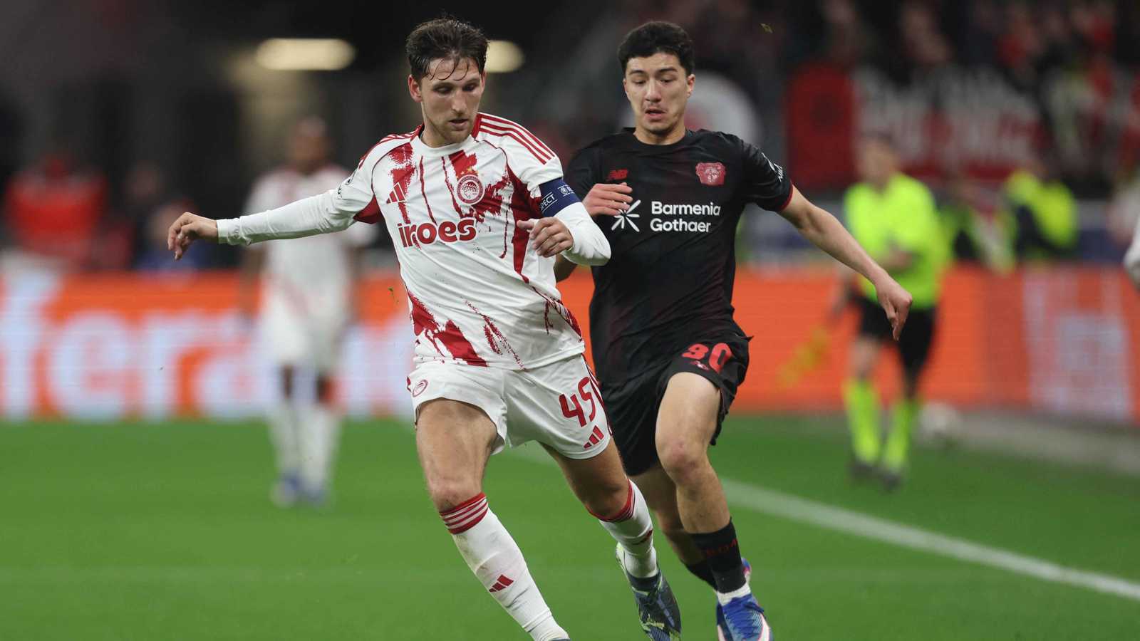 عملاق الدوري الإسباني يغري الجزائري إبراهيم مازة بعرض ضخم 