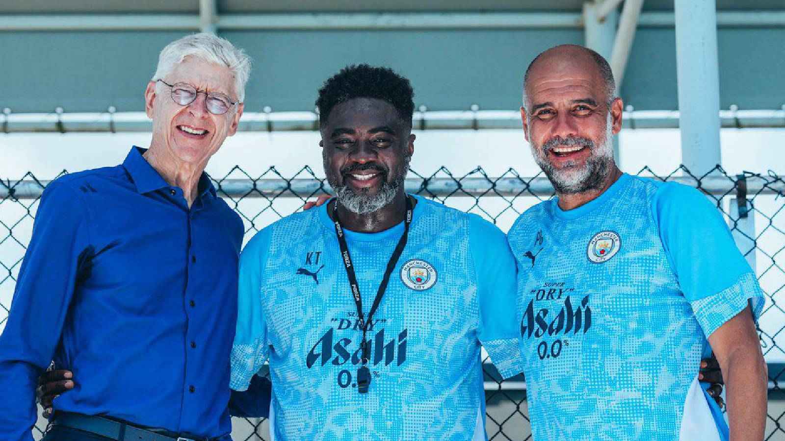 سر زيارة "فينغر" لتدريبات مانشستر سيتي قبل لقاء الهلال (صور)