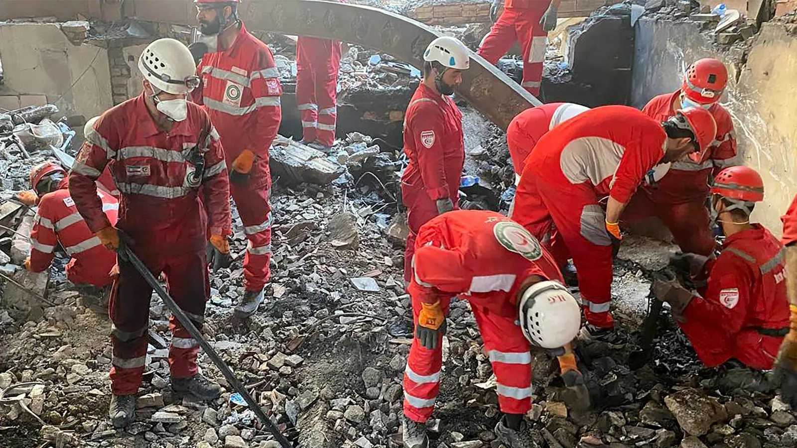 إعلام إيراني: إسرائيل تستهدف مبنى الهلال الأحمر في طهران (فيديو)