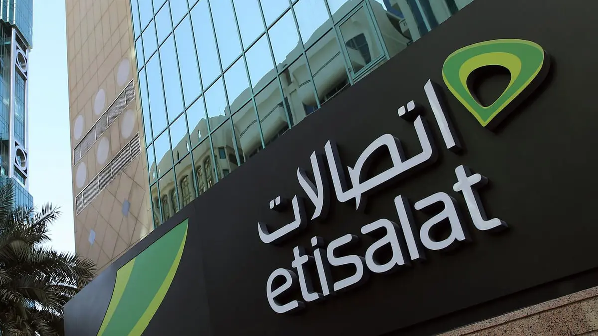 "اتصالات" الإماراتية تصبح أكبر مستثمر في "فودافون" البريطانية