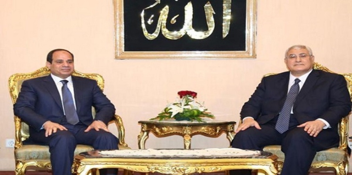 مصر.. السيسي يُربك حسابات الكتل البرلمانية بلقاء "عدلي منصور"