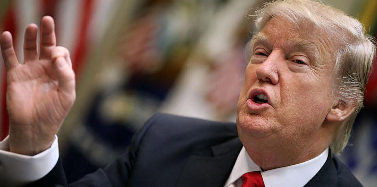 الاحتجاجات في إيران تحيط سياسة ترامب تجاهها بالمخاطر