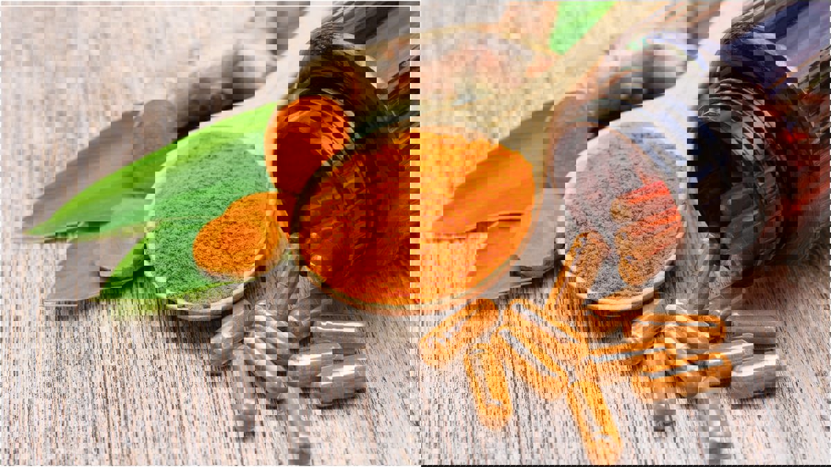 مكملات الثوم والكركم وزيت السمك.. هل تحميك من الكوليسترول الضار؟