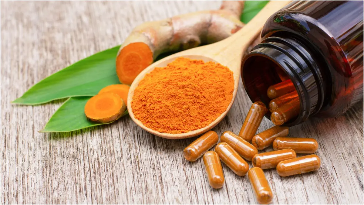 مكملات الثوم والكركم وزيت السمك.. هل تحميك من الكوليسترول الضار؟