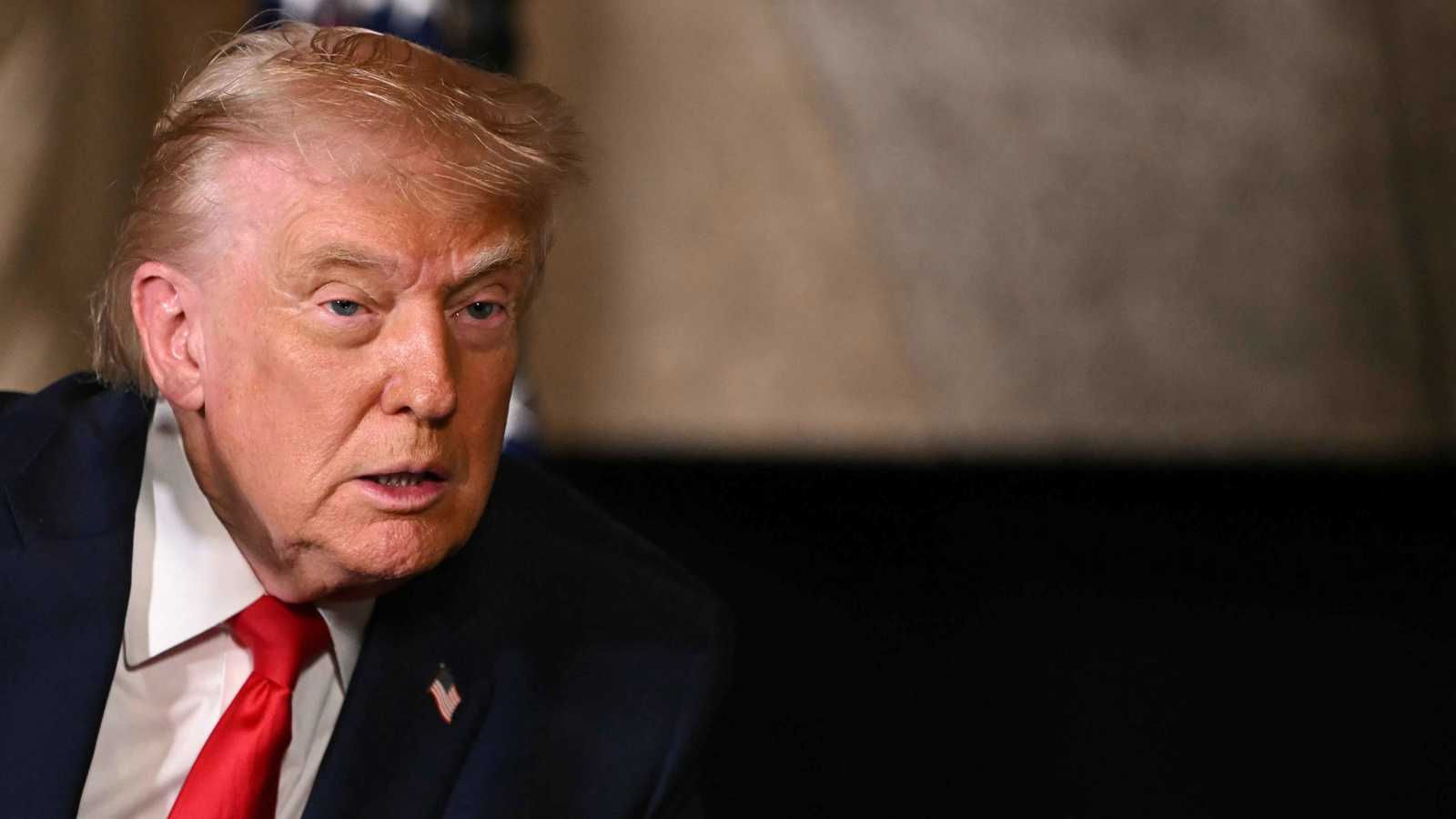 جديد فضيحة إبستين.. ترامب سافر 8 مرات على متن طائرة جيفري