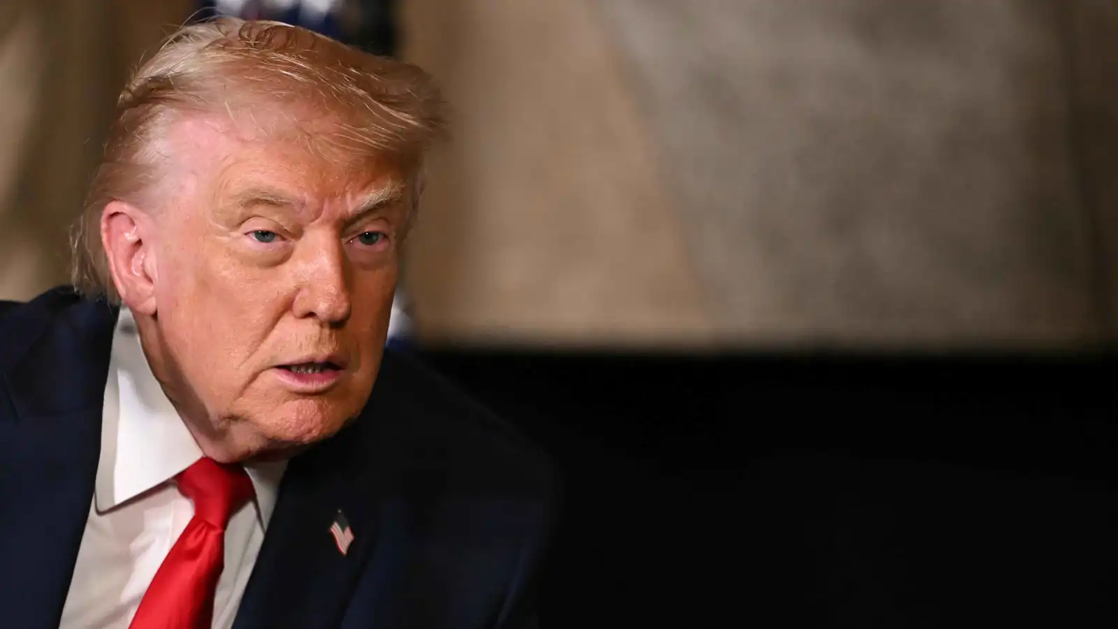 جديد فضيحة إبستين.. ترامب سافر 8 مرات على متن طائرة جيفري