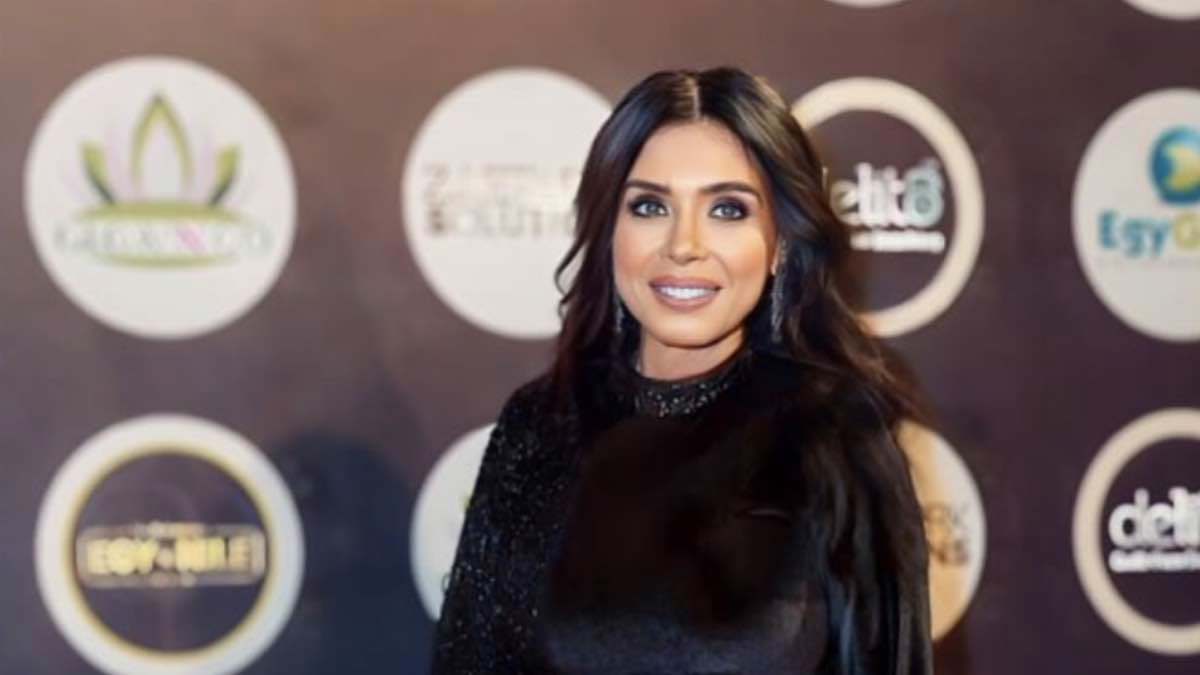 الراقصة دينا تثير الجدل بتصريحاتها عن سجن صيدنايا (فيديو)