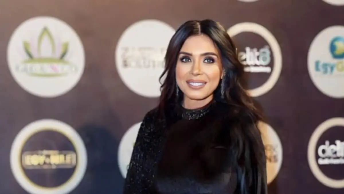 الراقصة دينا تثير الجدل بتصريحاتها عن سجن صيدنايا (فيديو)