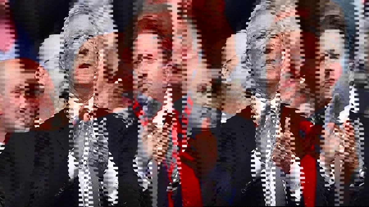 فيرجسون يعود لتدريب مانشستر يونايتد في مباراة ودية (صورة)