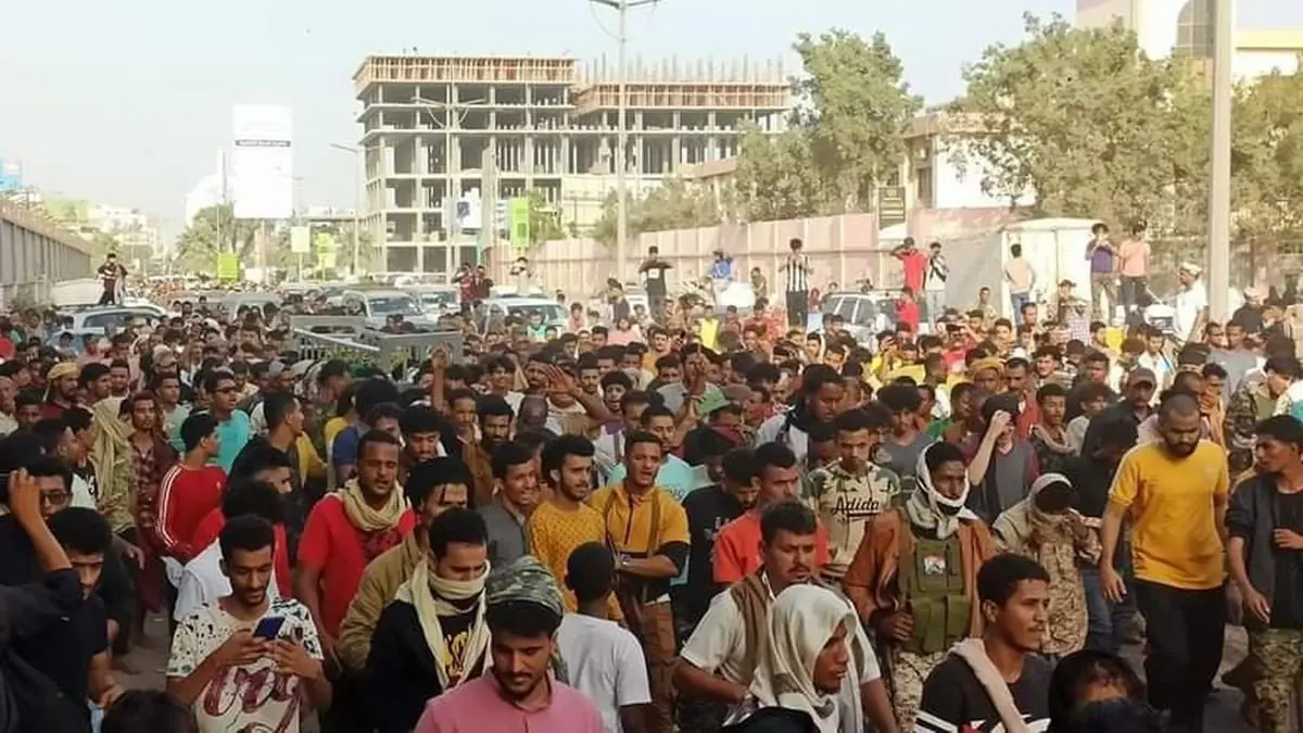 عدن.. تشييع كرم المشرقي القيادي بالحزام الأمني و"الانتقالي" يتوعد "الإرهابيين"