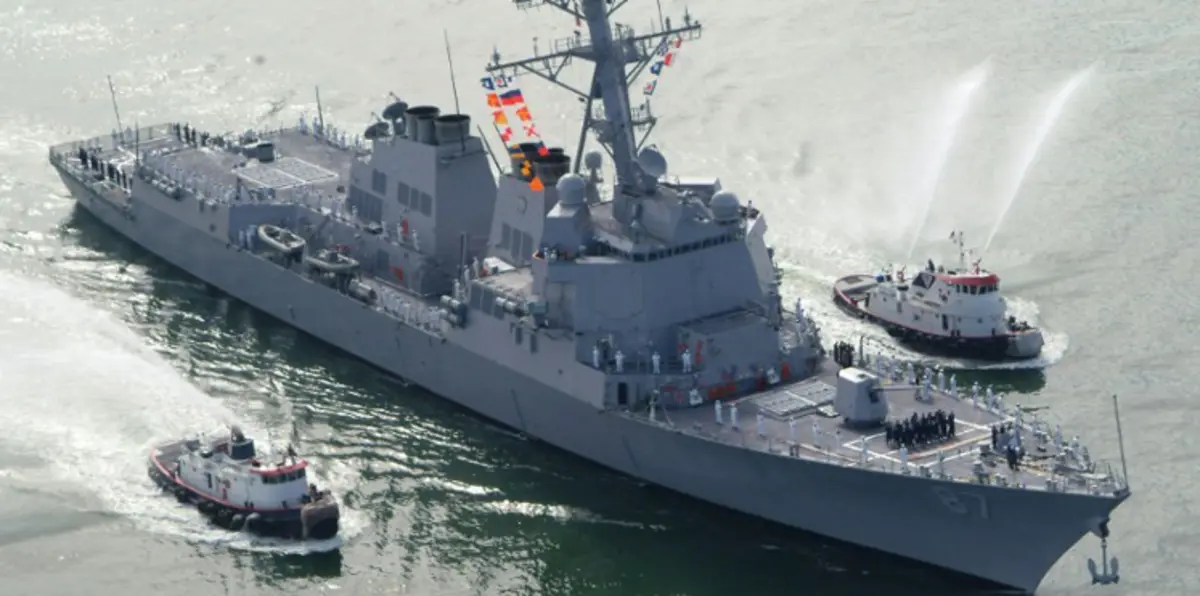 كيف رد الحوثيون على القصف الأمريكي لمواقعهم بعد استهداف مدمرة؟