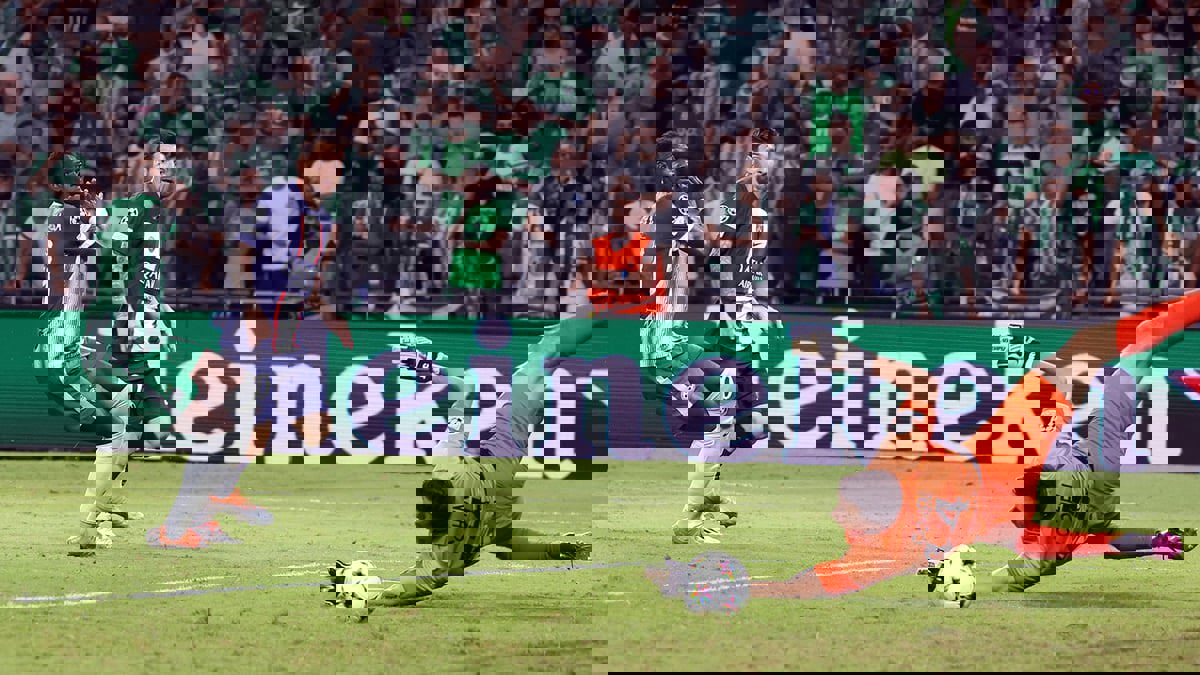 بهدفه في مكابي حيفا.. ميسي يتفوق على رونالدو في تاريخ دوري أبطال أوروبا