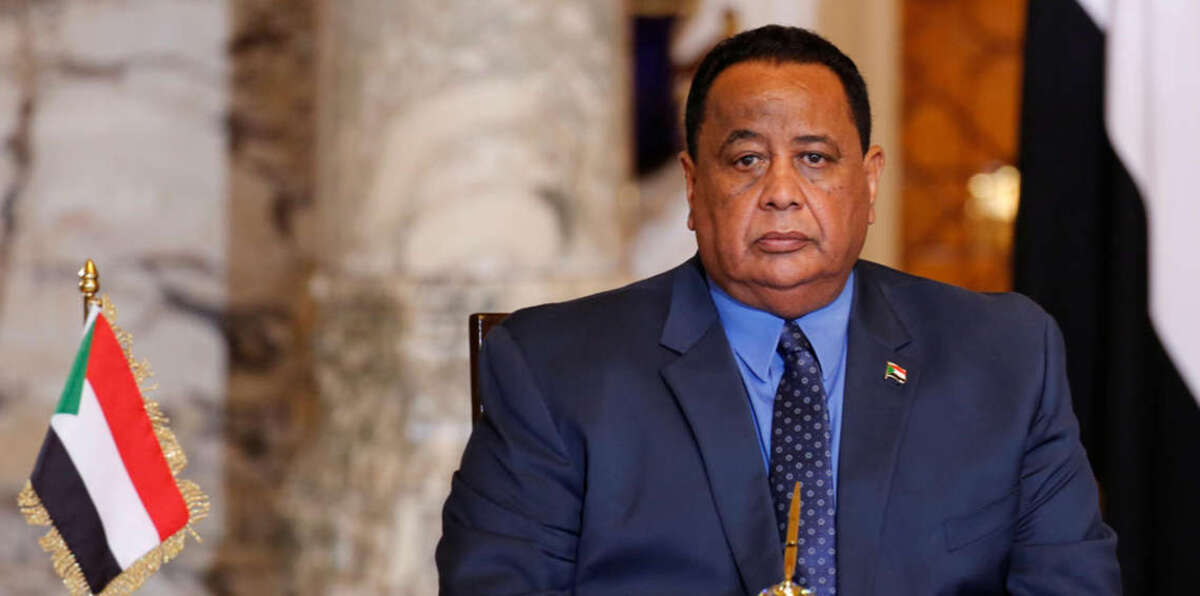قرار رئاسي بإعفاء وزير الخارجية السوداني من منصبه