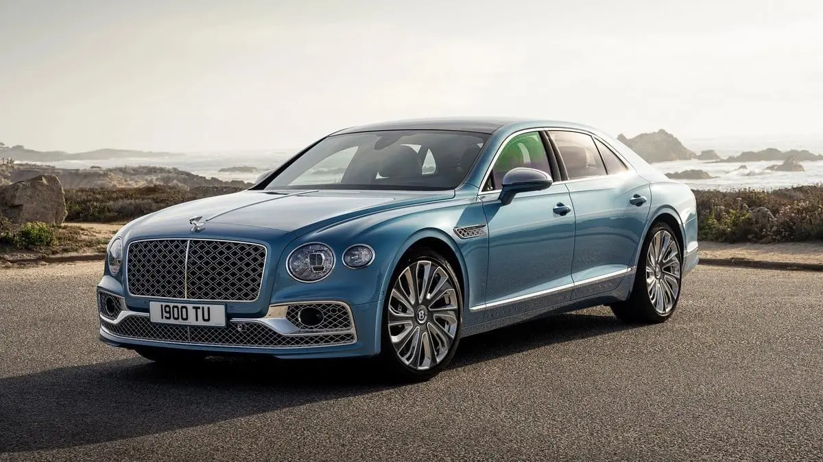 مطرزة بالألماس.. بنتلي تكشف عن أول سياراتها الكهربائية