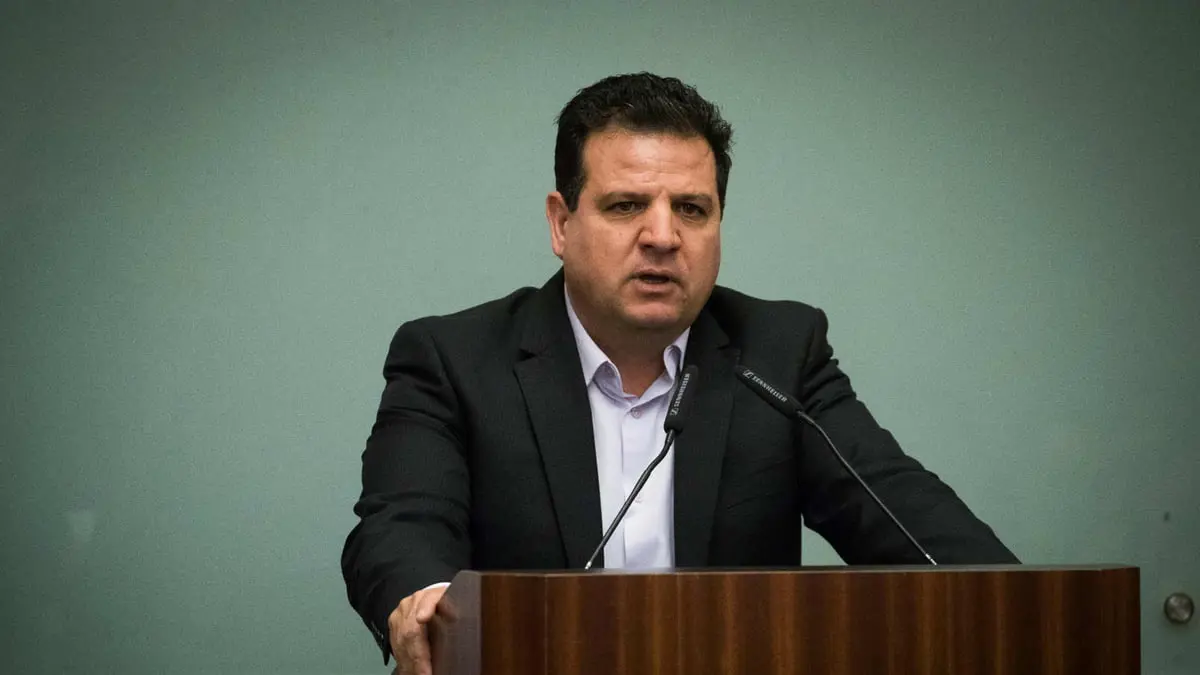 قناة عبرية: "القائمة المشتركة" تطرح مشاريع قوانين جديدة لإحراج منصور عباس