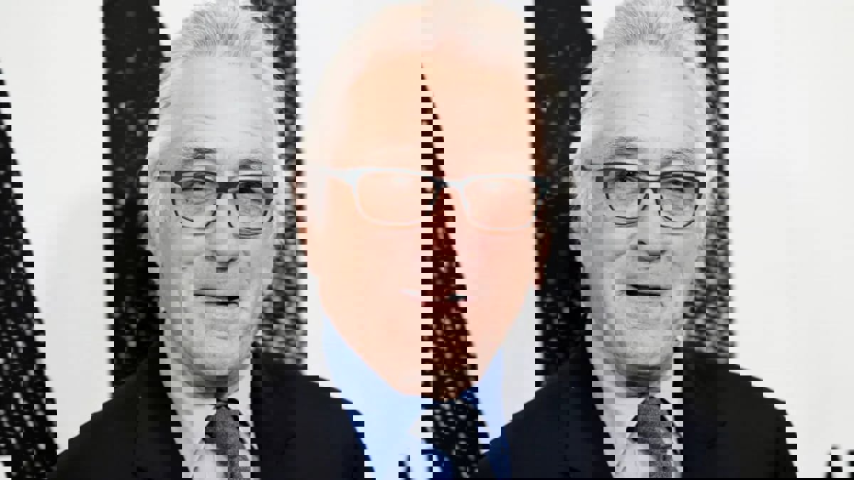 حكم نهائي يجبر روبرت دي نيرو على دفع 1.2 مليون دولار لمساعدته السابقة