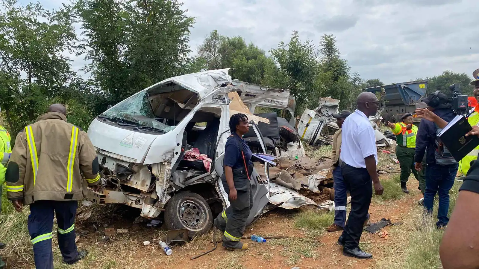 مصرع 11 تلميذًا في تصادم حافلة جنوبي أفريقيا (فيديو)