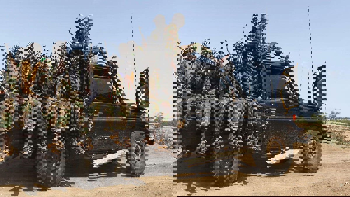 الصومال.. حركة الشباب تقتحم قاعدة عسكرية وتسيطر على بلدة عمارة