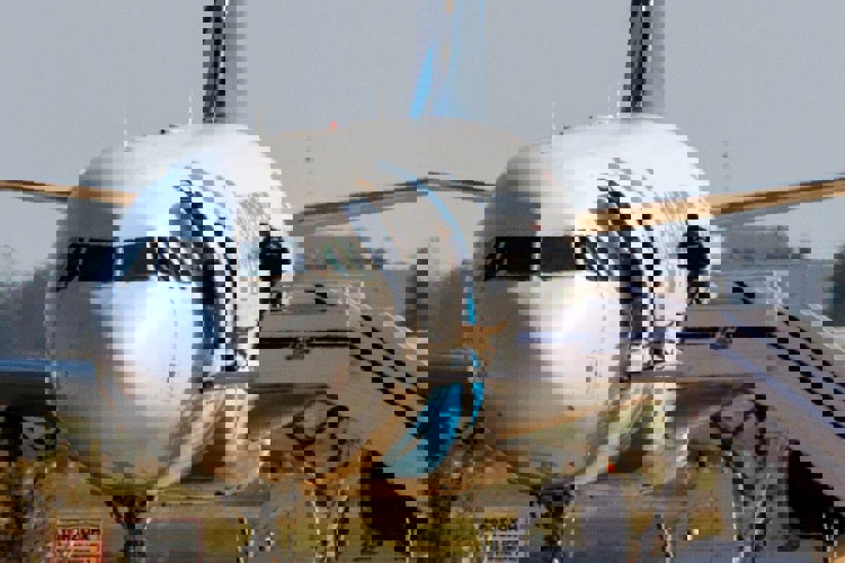 ناشطو مواقع التواصل يسخرون من حادثة الطائرة المصرية المخطوفة