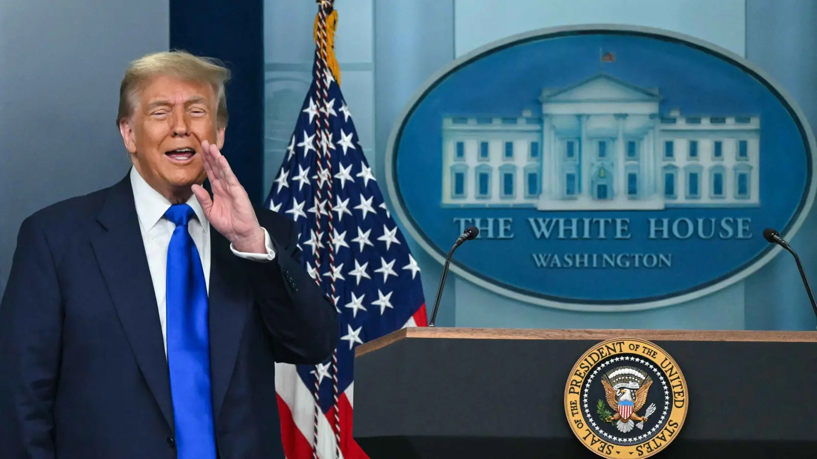 "نيوزويك": حرب إيران ترفع أسهم ترامب