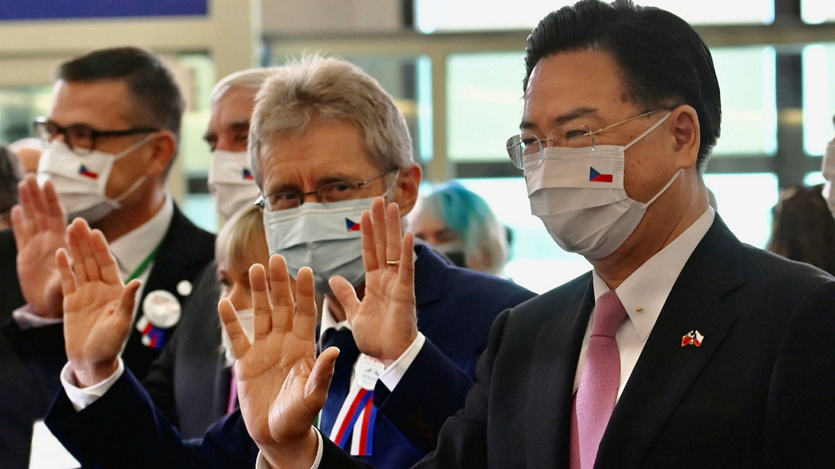 الصين تهدد رئيس "الشيوخ التشيكي" لزيارته تايوان