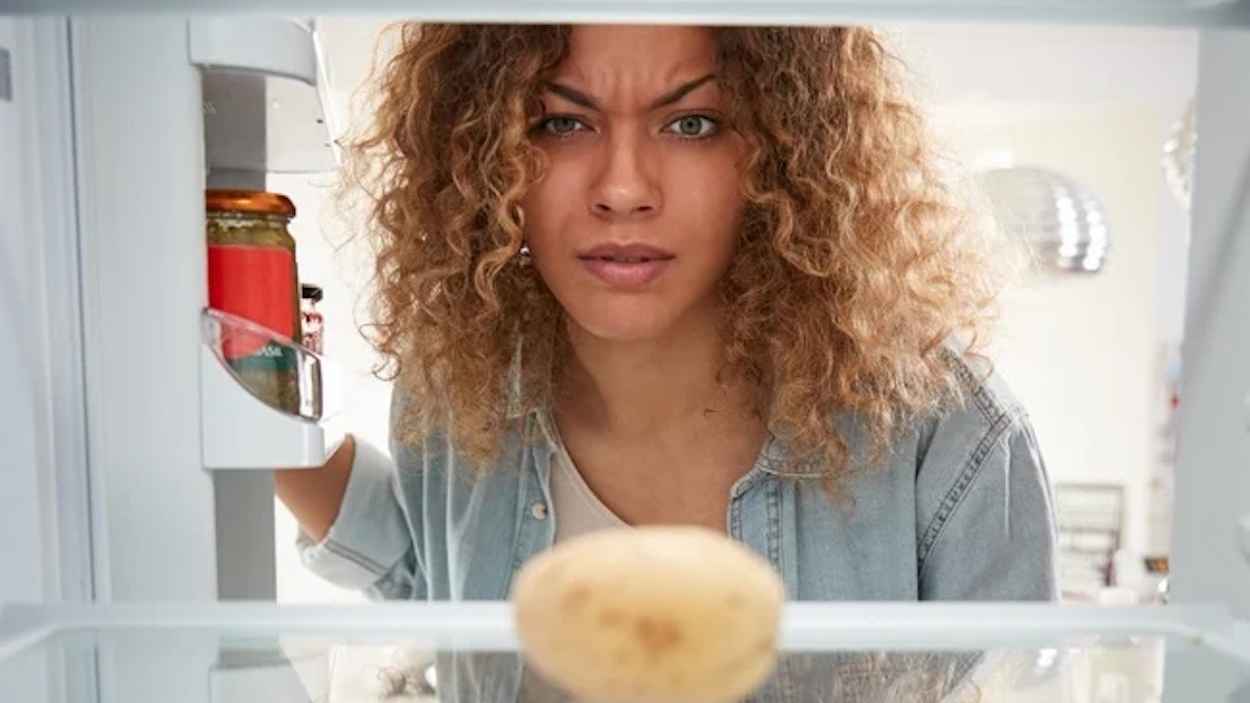 "خطر التسمّم".. توقّف عن وضع هذه الأطعمة في الثلاجة