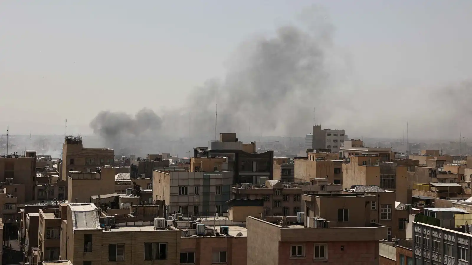 إعلام إيراني: تعرض 3 منشآت عسكرية في أصفهان لهجوم