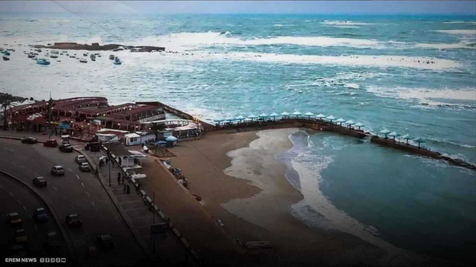 الماء يزحف نحو الشاطئ.. مدن مصرية مهددة بالاختفاء (فيديو إرم)