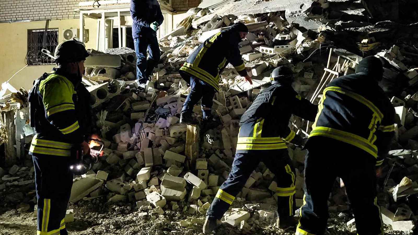 روسيا تدمر منشأة للطاقة في خيرسون