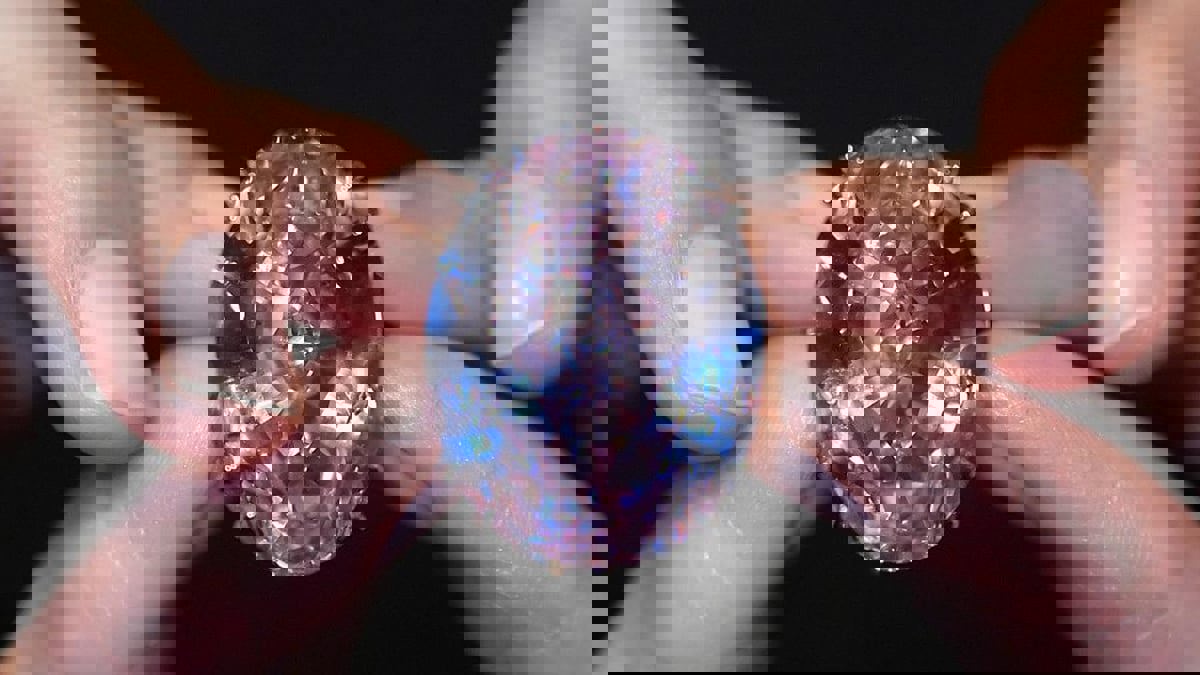 "سوذبيز" تقبل العملات المشفرة في مزاد على ألماسة نادرة