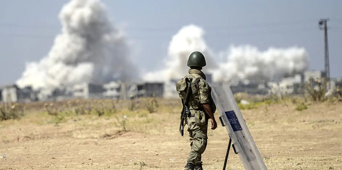 حريق ضخم بمنطقة عسكرية تركية قرب الحدود السورية